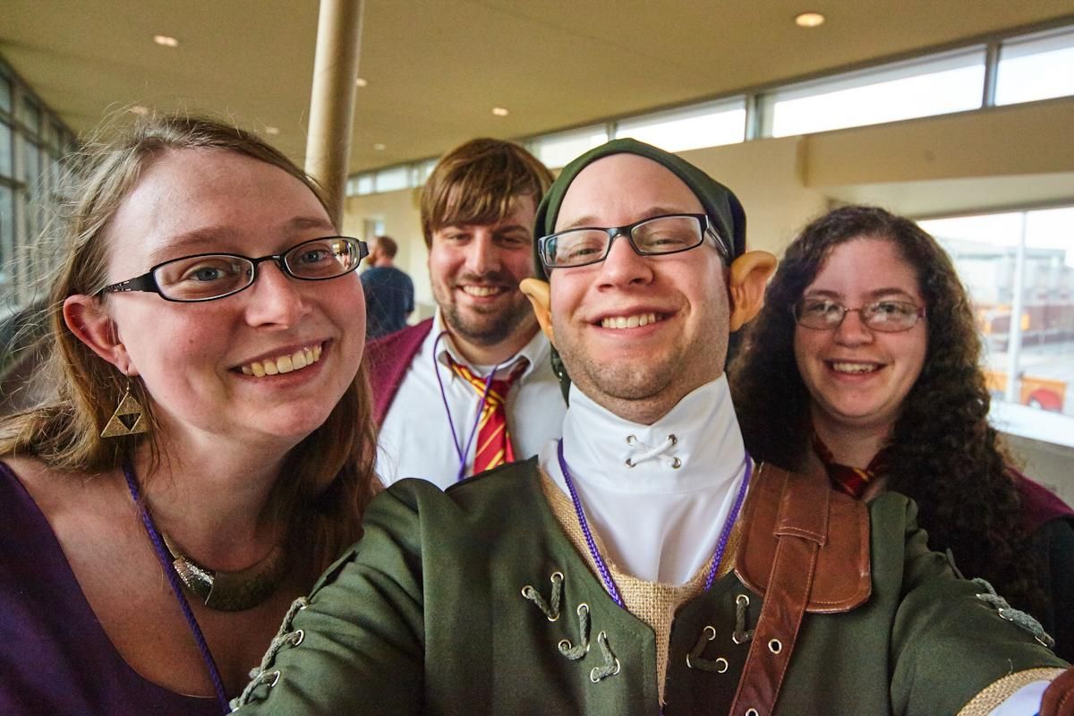 2017-indiana-comic-con-selfies-with-costumes-series (14)